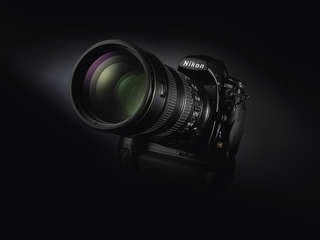 Illustration for article titled Nikon D700 DSLR Official: D3's Big Sensor In a Smaller Body for $2999